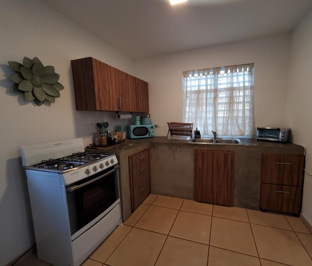 Aguadilla Waves Apt Free Parking & Wifi 8 Minute Walk From Crashboat Beach Exteriör bild